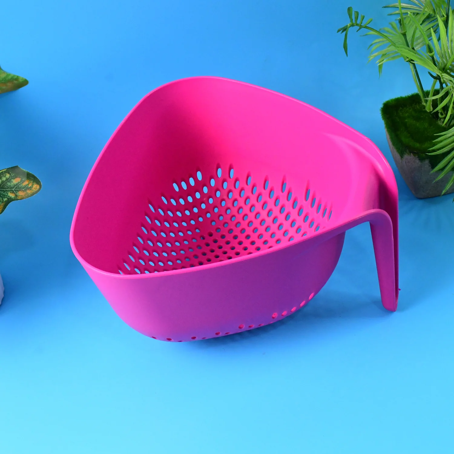 Supermom Plastic Premium Multipurpose Triangular Kitchen Colander (1 Pc) - Image 9