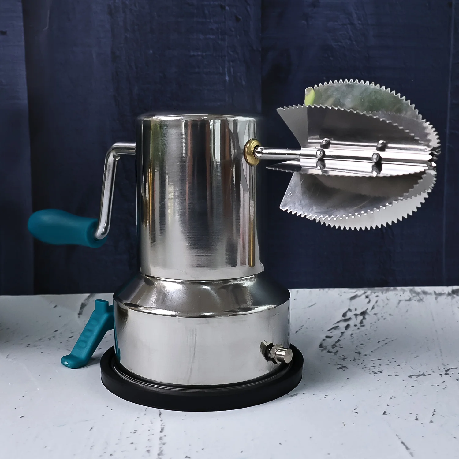 Supermom Stainless Steel Coconut Scraper with Vacuum Base (1 Pc) - Image 6