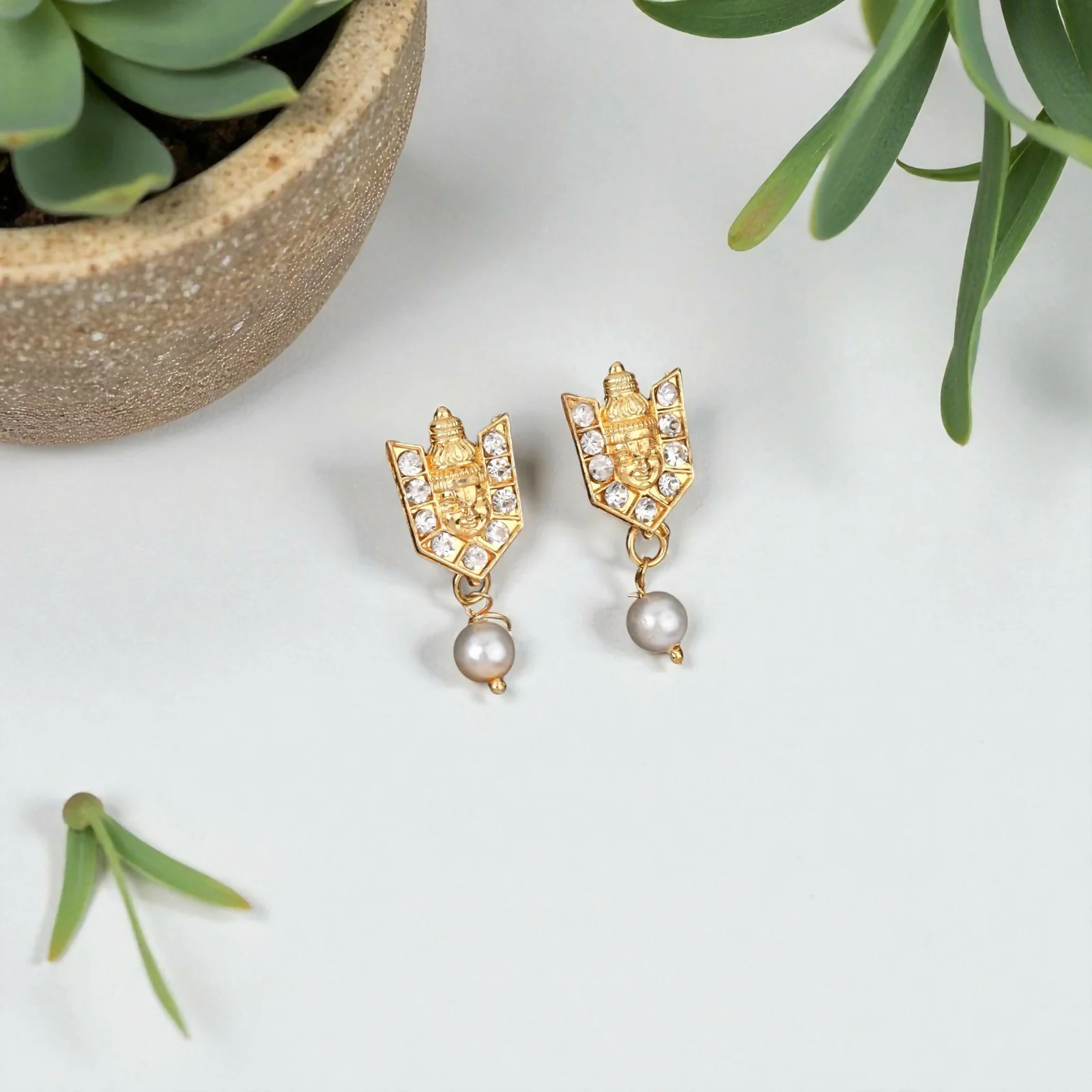 Temple Jewellery Lakshmi Coin Choker with Jhumka Earrings - Image 4
