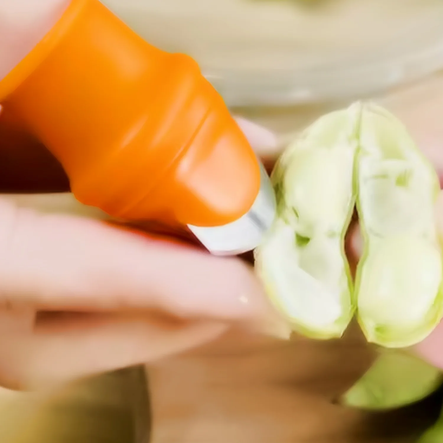 Thumb Knife Cutter with Silicone Finger Guard (1 Pc) - Image 6