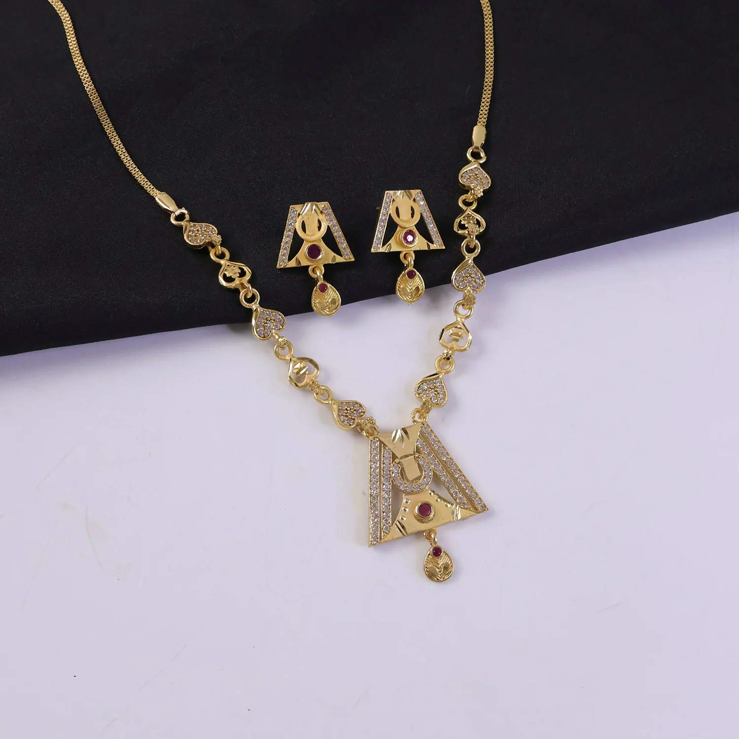 Timeless Beauty Necklace Set with Elegant Classic Design for Women Festive Wear - Image 3