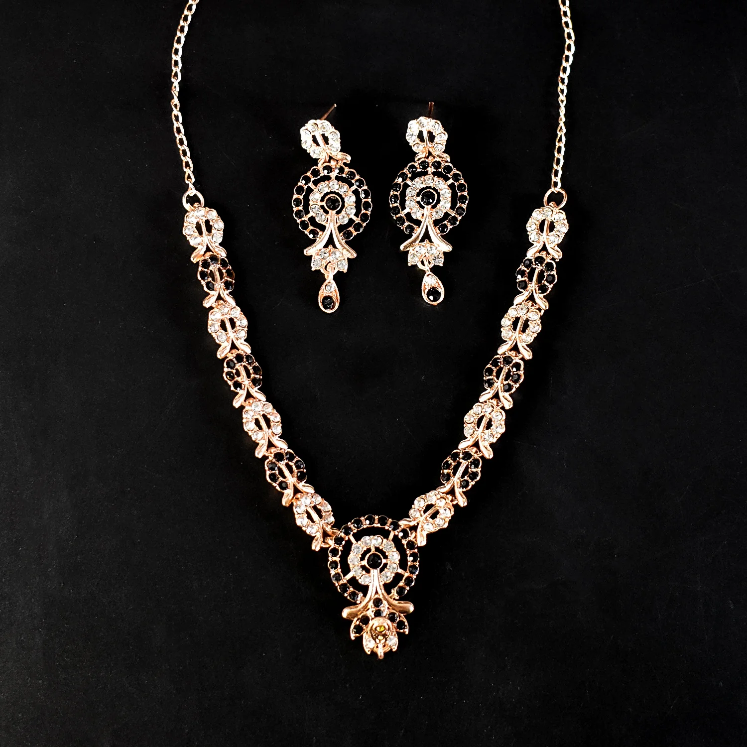 Timeless Necklace and Earring Set - Image 4
