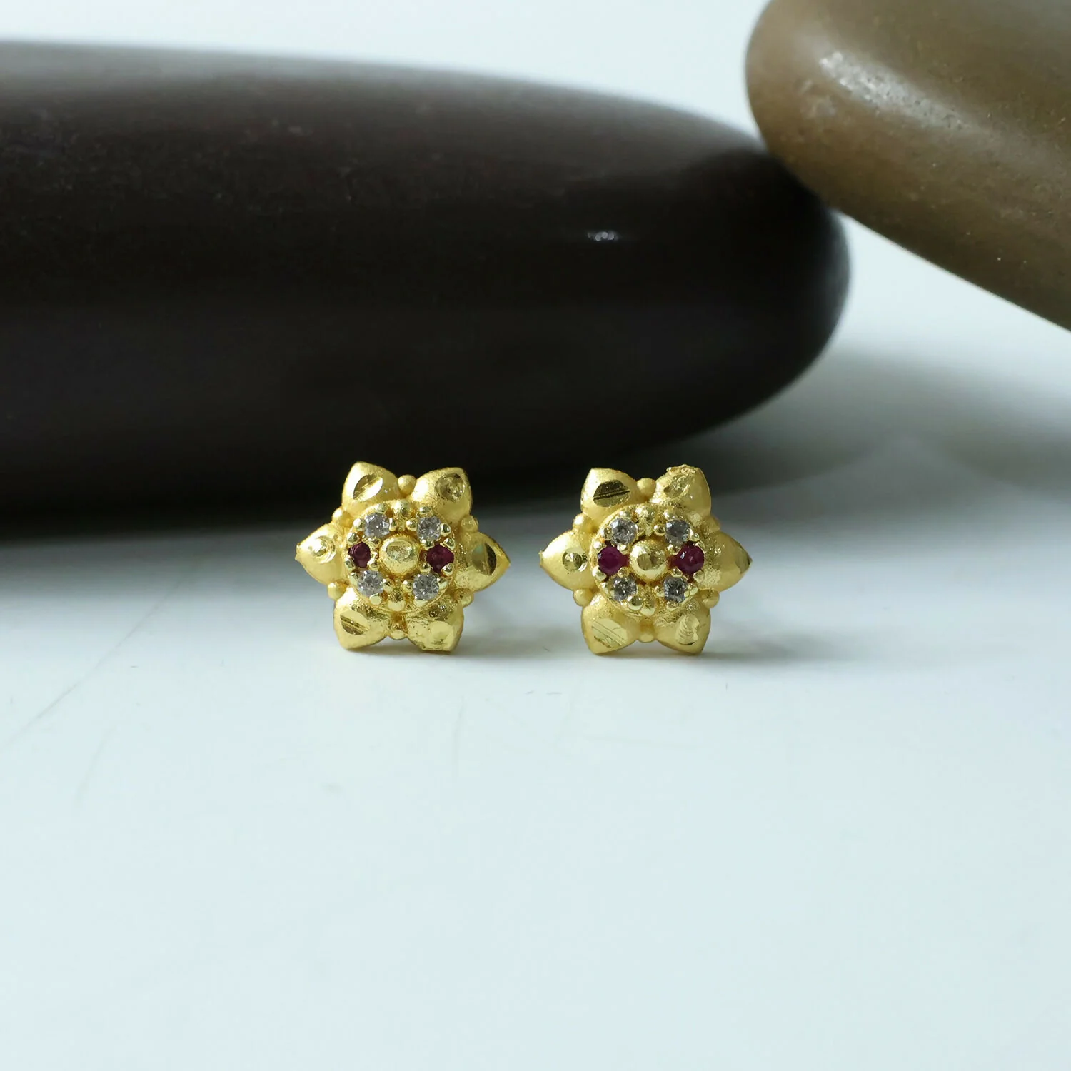 Traditional Floral Gold Stud Earrings with Decorative Stone Setting - Image 6