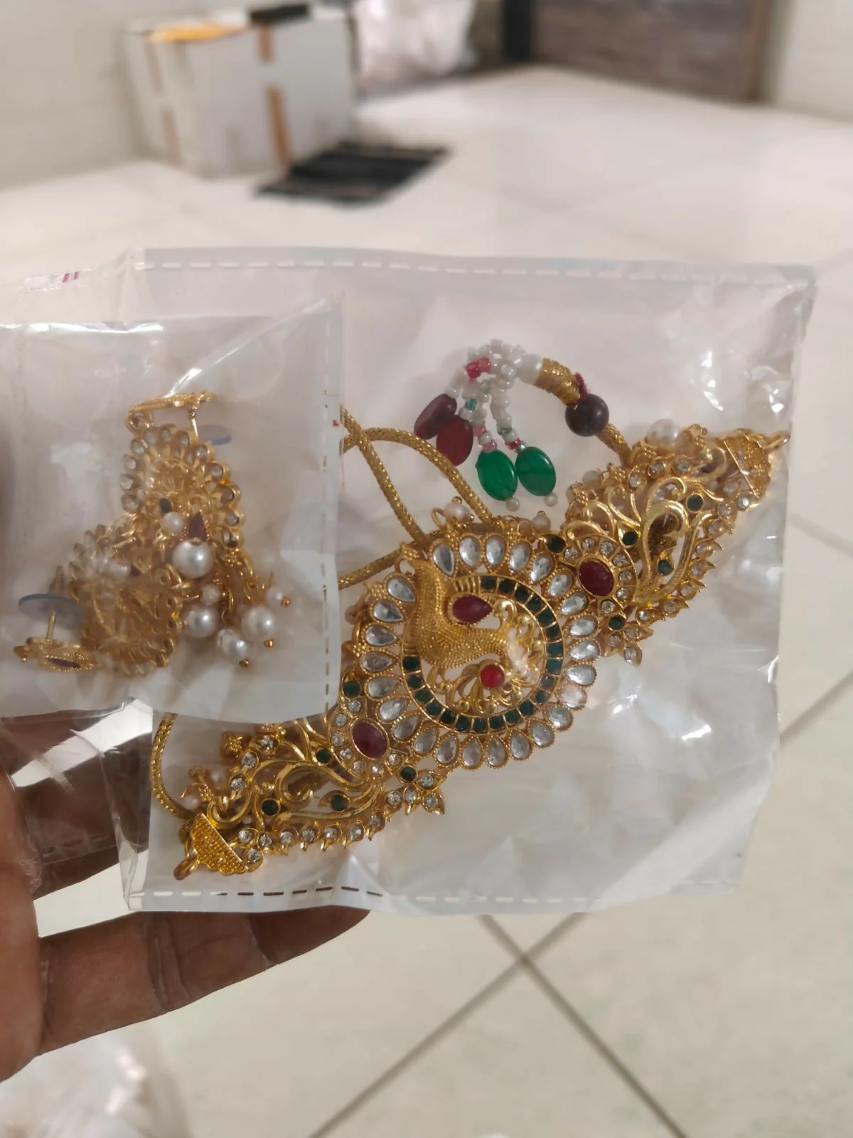 Traditional Gold-Plated Kundan & Pearl Choker Necklace with Matching Earrings - Image 5