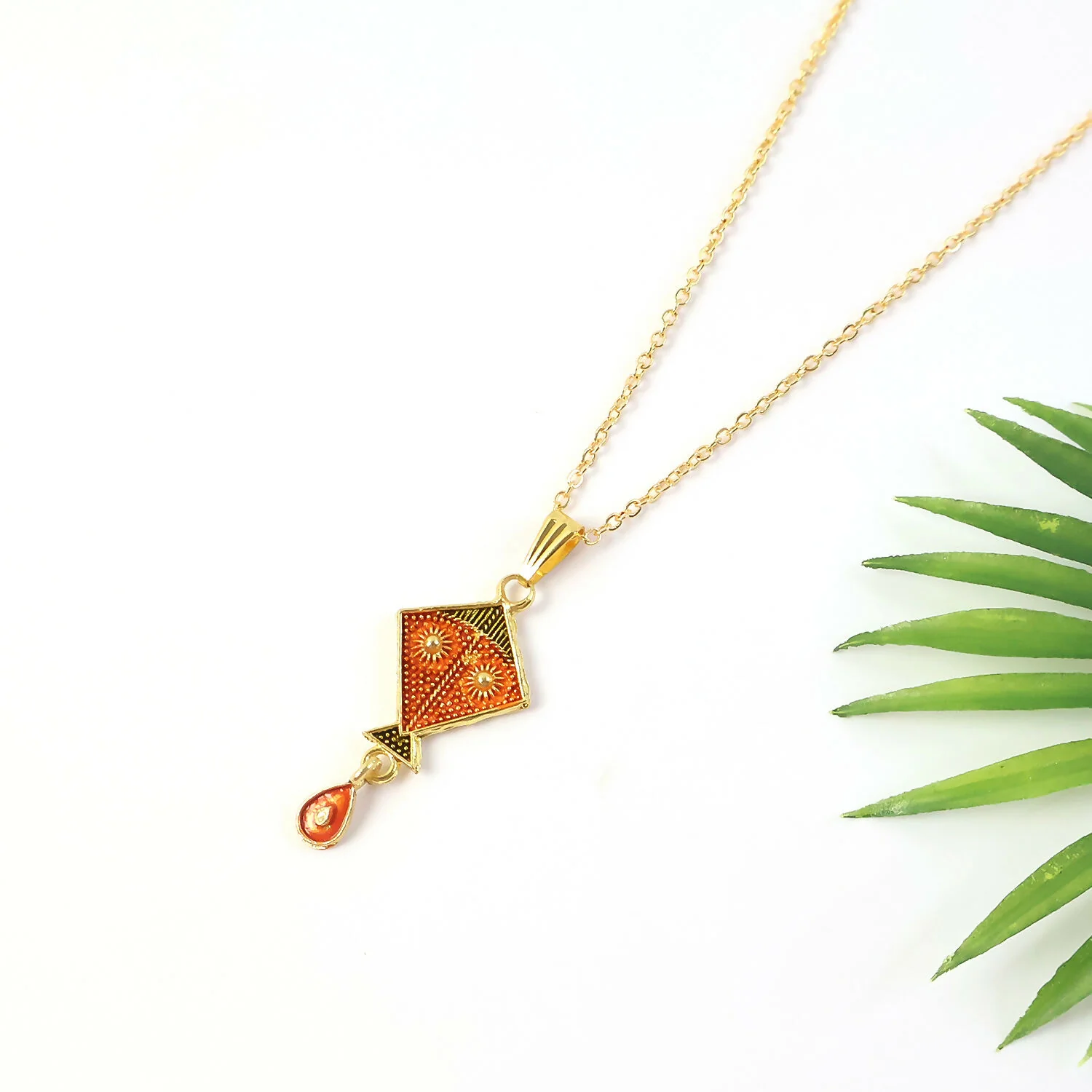 Traditional Kite Shape Pendant Necklace with Chain for Women - Image 3