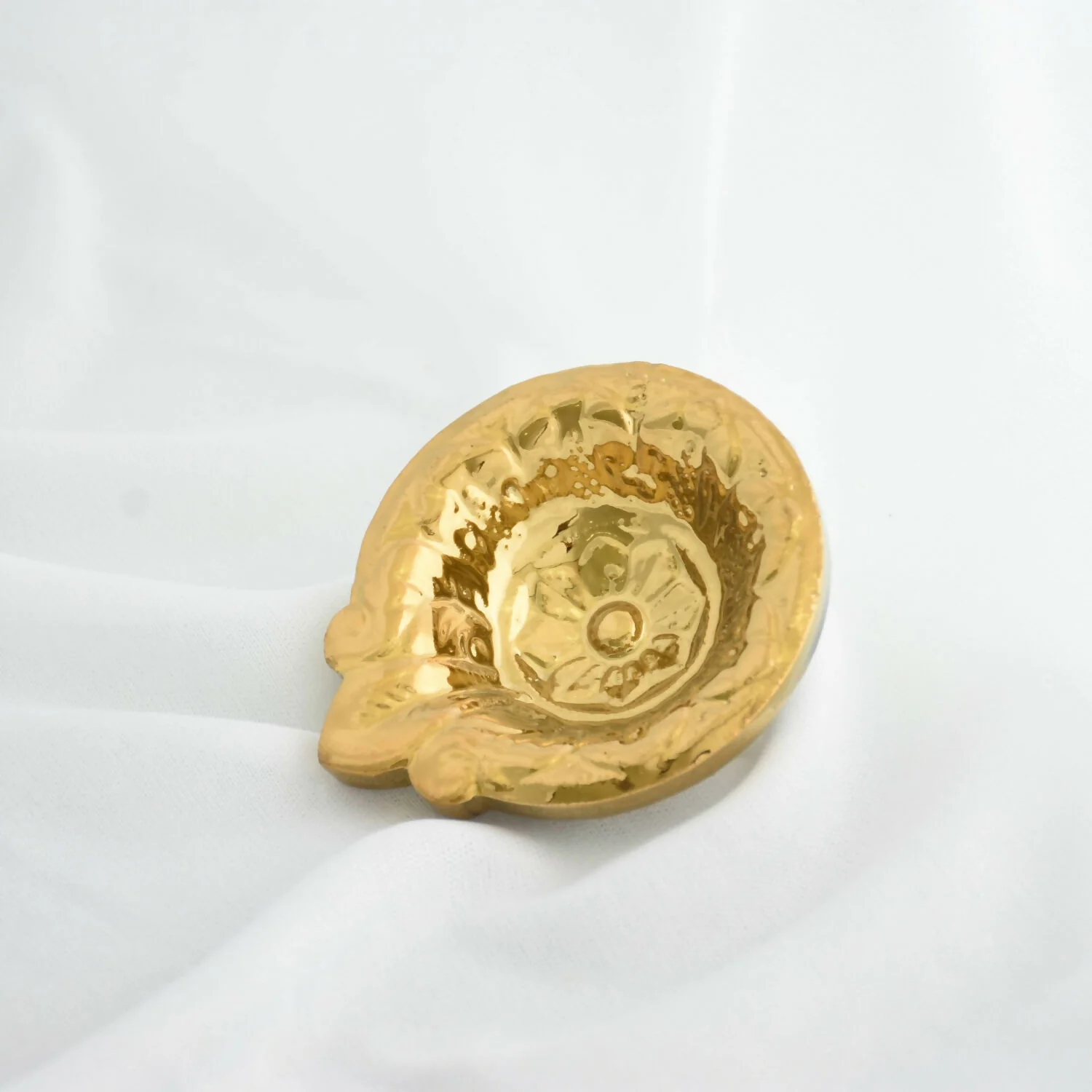 Traditional Leaf Shape Decorative Ceramic Diya with Gold PVD Plating & Shiny Metallic Finish (4 Pc) - Image 3
