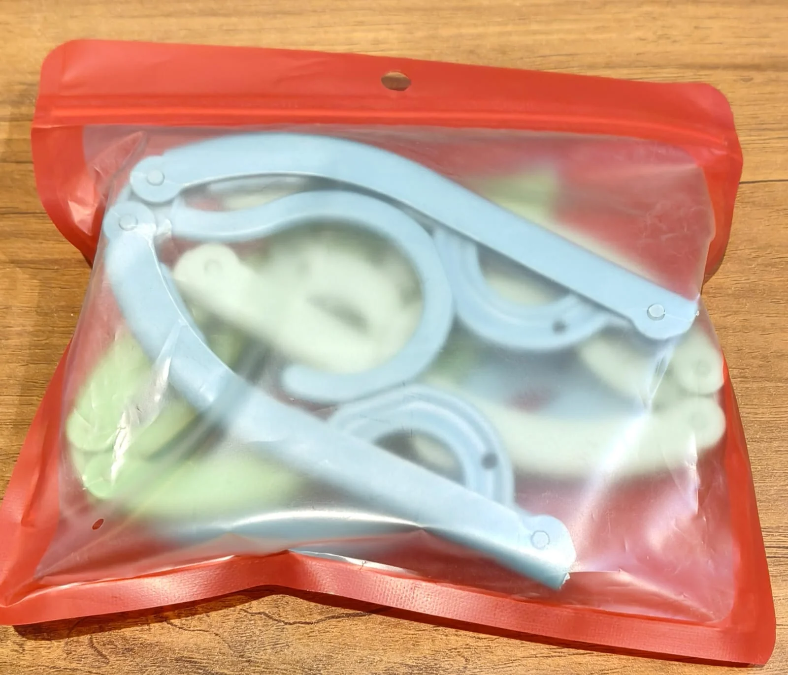 Travel Hangers, Portable Folding Clothes Hangers (4 Pc / Big) - Image 7