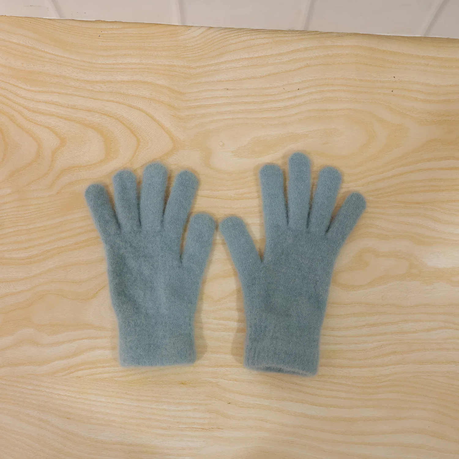 Ultra Soft Fleece Winter Gloves for Men and Women (1 Pair) - Image 9