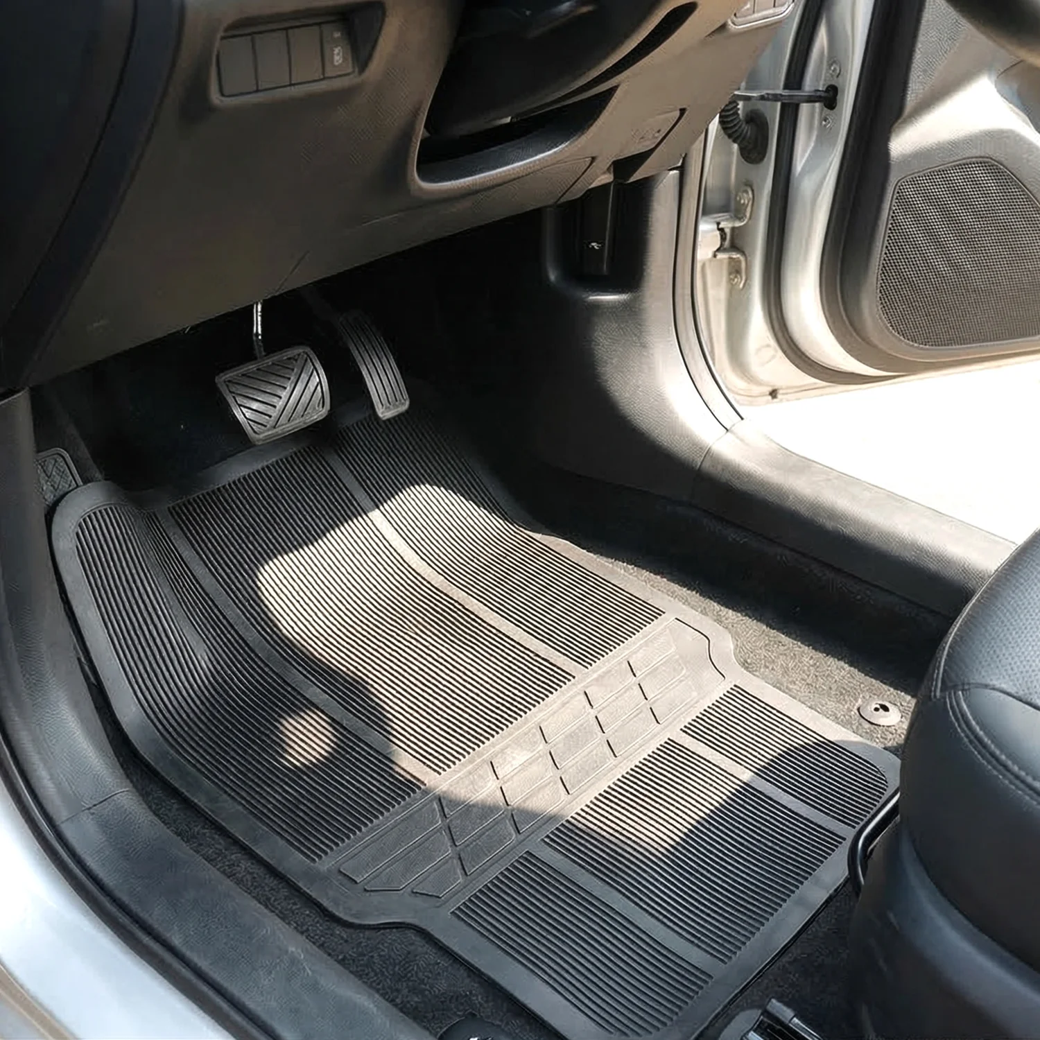 Universal Car Floor Mat Set (4 Pc Set) - Image 3