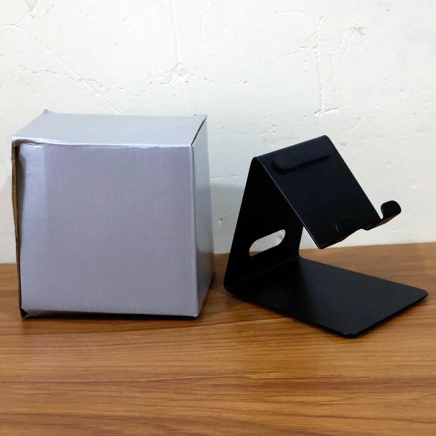 Metal Universal Mobile & Tablet Stand Holder - (1 Pc) - Image 7