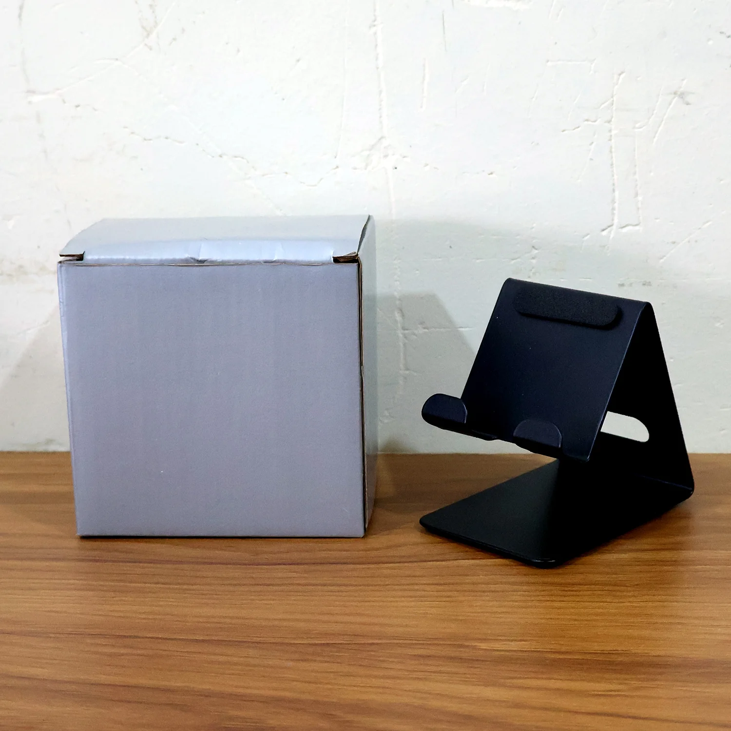 Metal Universal Mobile & Tablet Stand Holder - (1 Pc) - Image 7