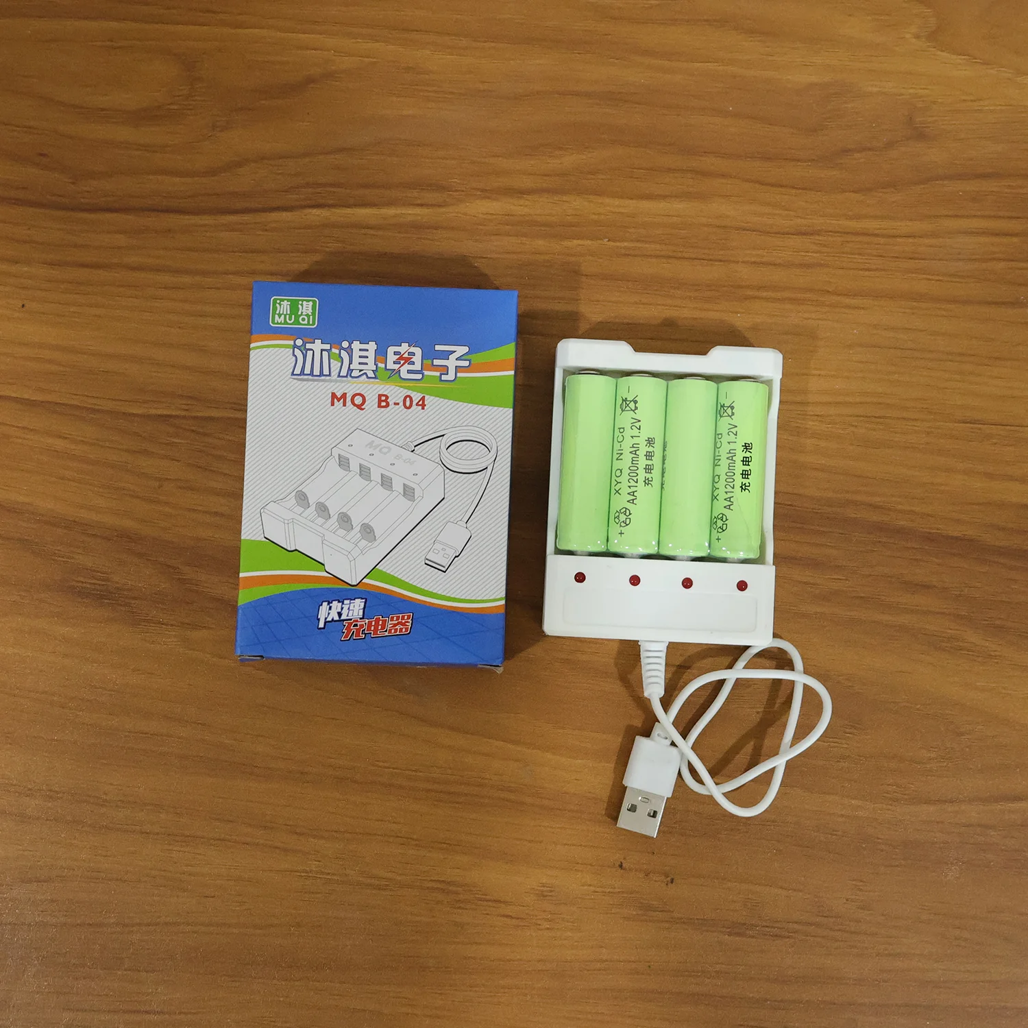 USB Powered Rechargeable AA Battery Charger with 4 AA Batteries (1 Set) - Image 9