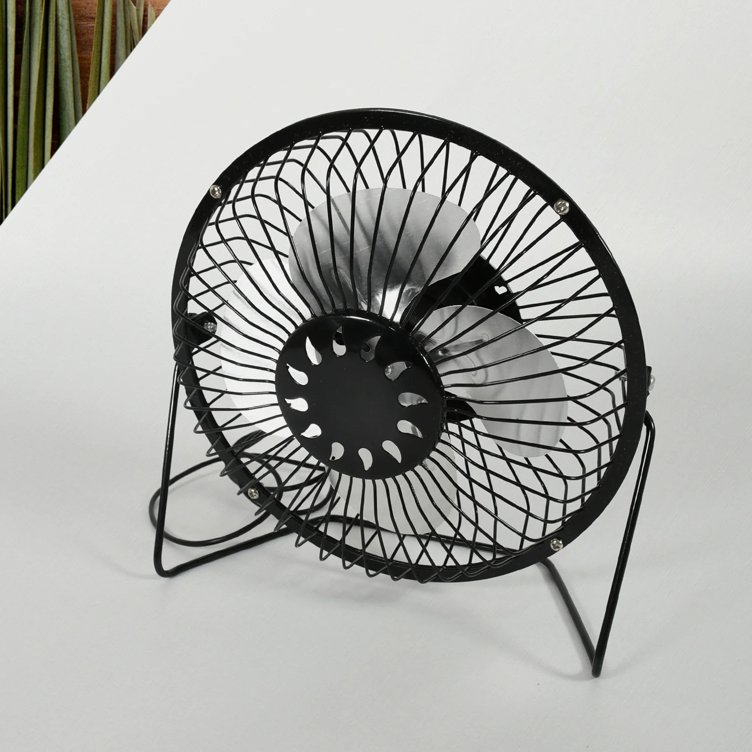 USB Table Desk Personal Metal Electronic Fan, Compatible with Computers, Laptops, Student Dormitory, Suitable For Office, School Use (1 Pc) - Image 3