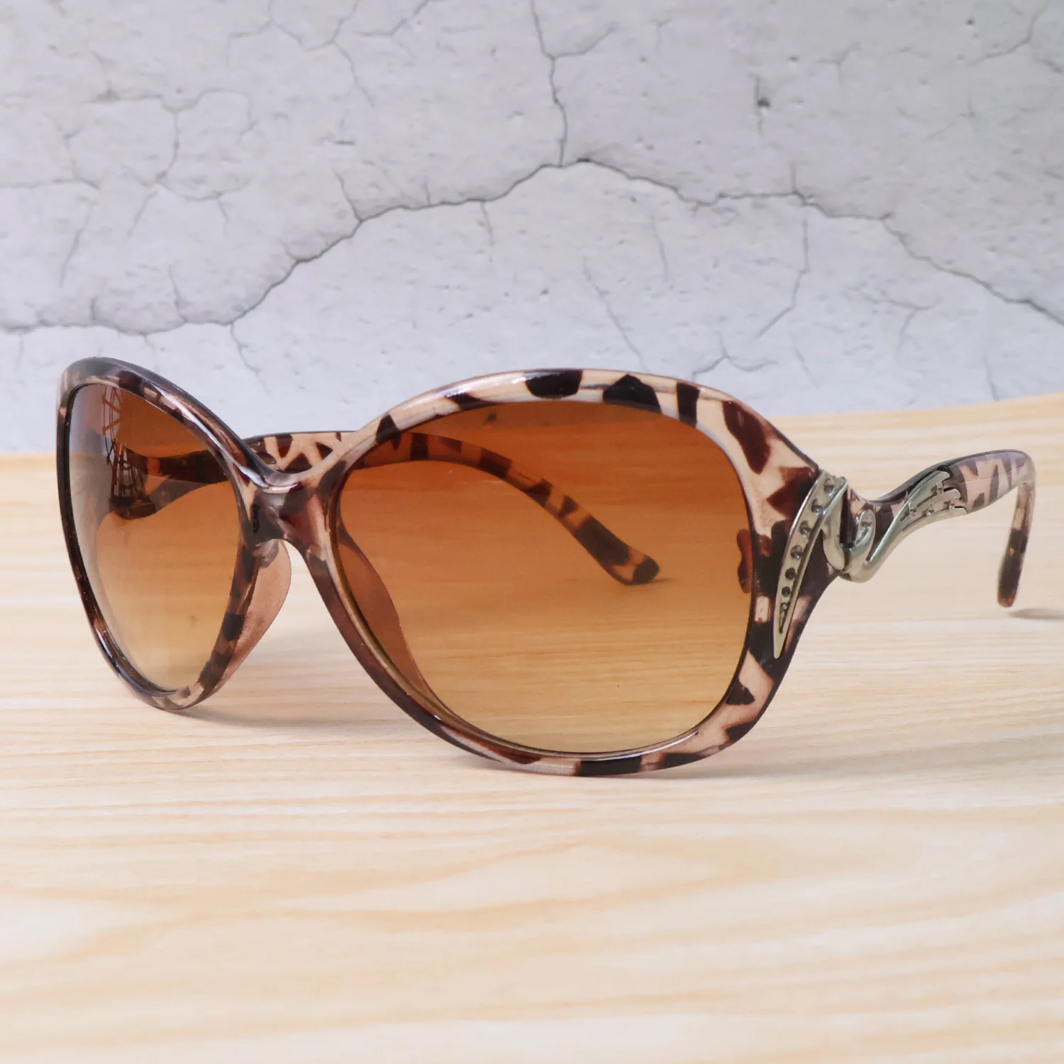 UV400 Protective Fashion Sunglasses - (1 Pc) - Image 3