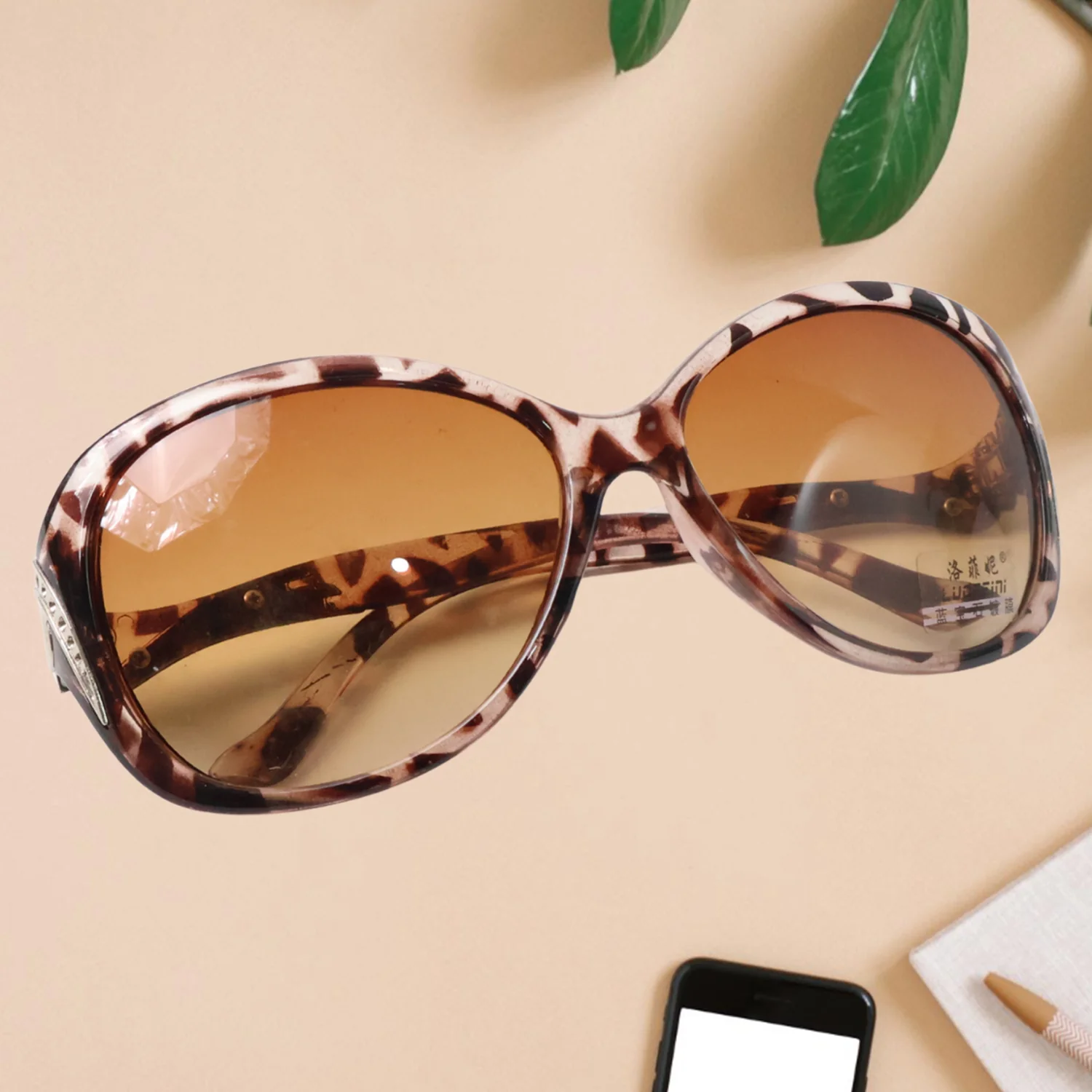 UV400 Protective Fashion Sunglasses - (1 Pc) - Image 4