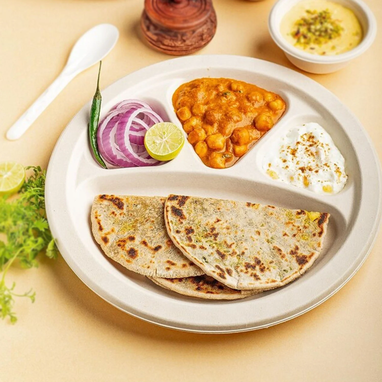 Vegnar 4 Compartment Disposable Food Serving Plate Set (10 Pc) - Image 3