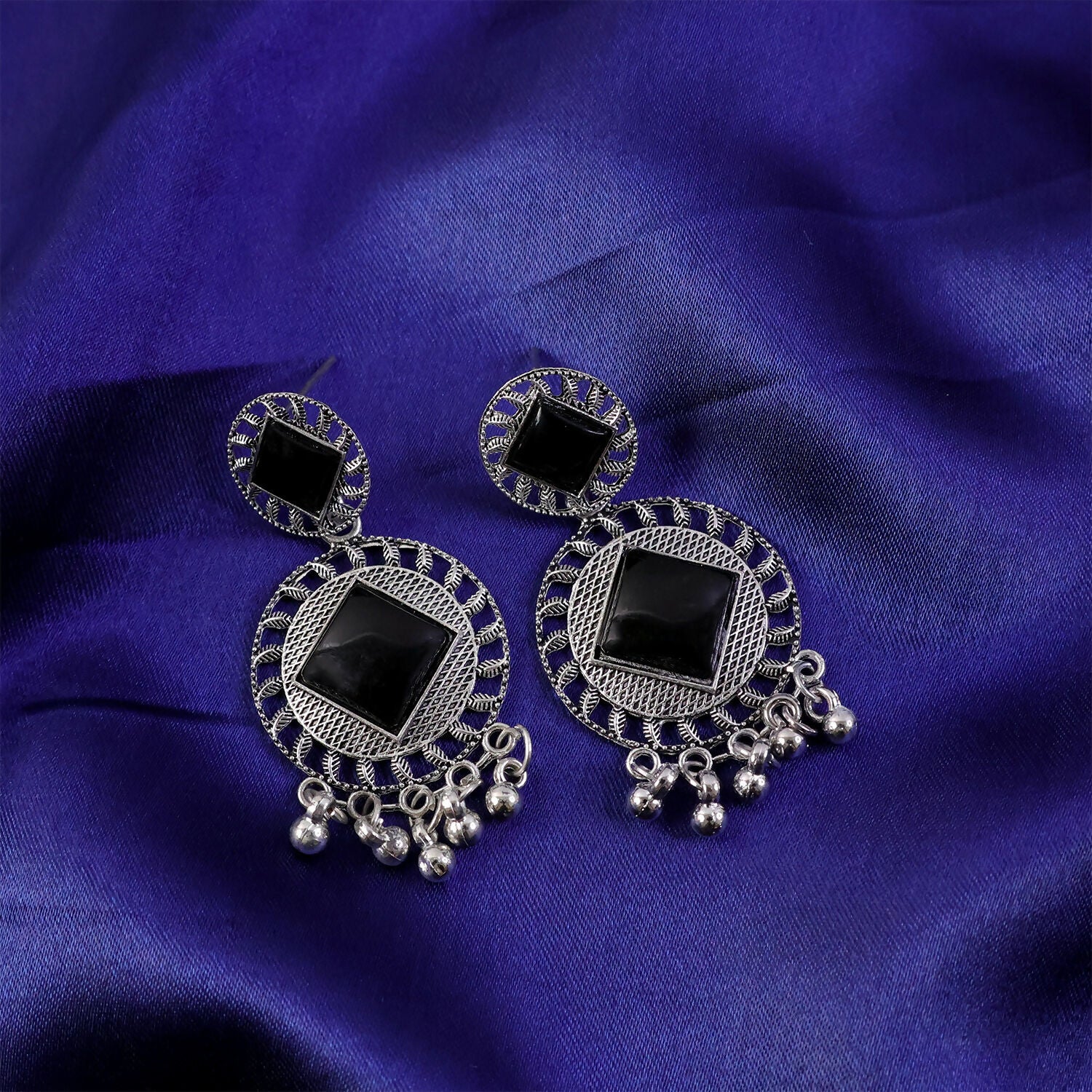 Vintage Charm Black Stone Oxidized Silver Earrings - Image 3