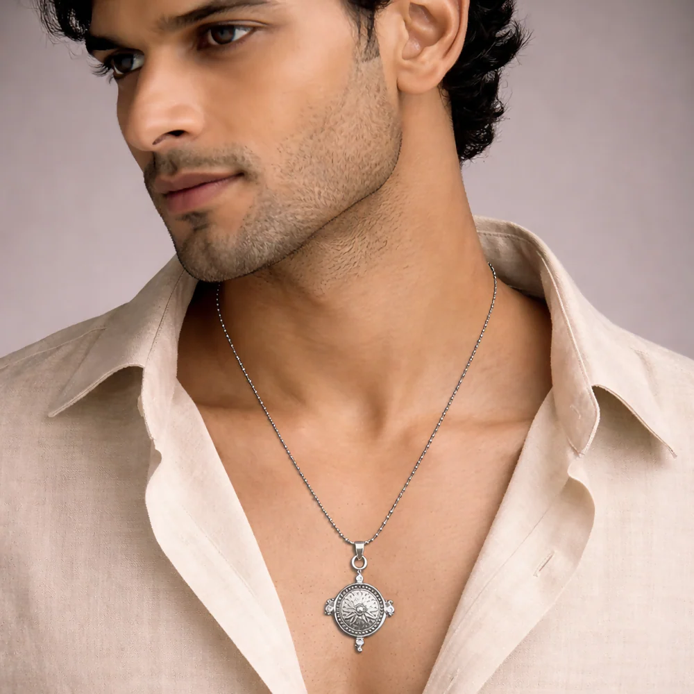 Vintage Compass Design Pendant Chain for Men Stylish Adventure Necklace - Image 2