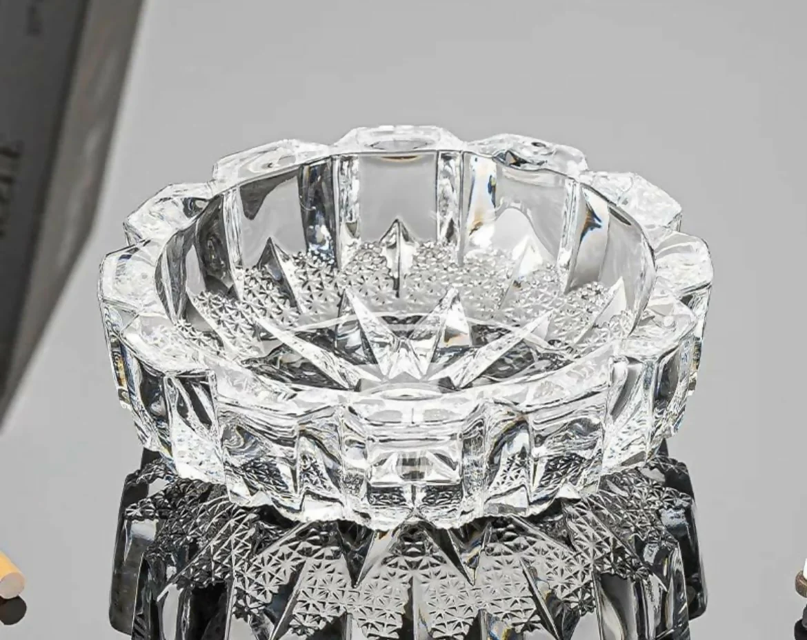 Diamond-Cut Crystal Glass Ashtray for Home, Bar & Office Decor - Image 3
