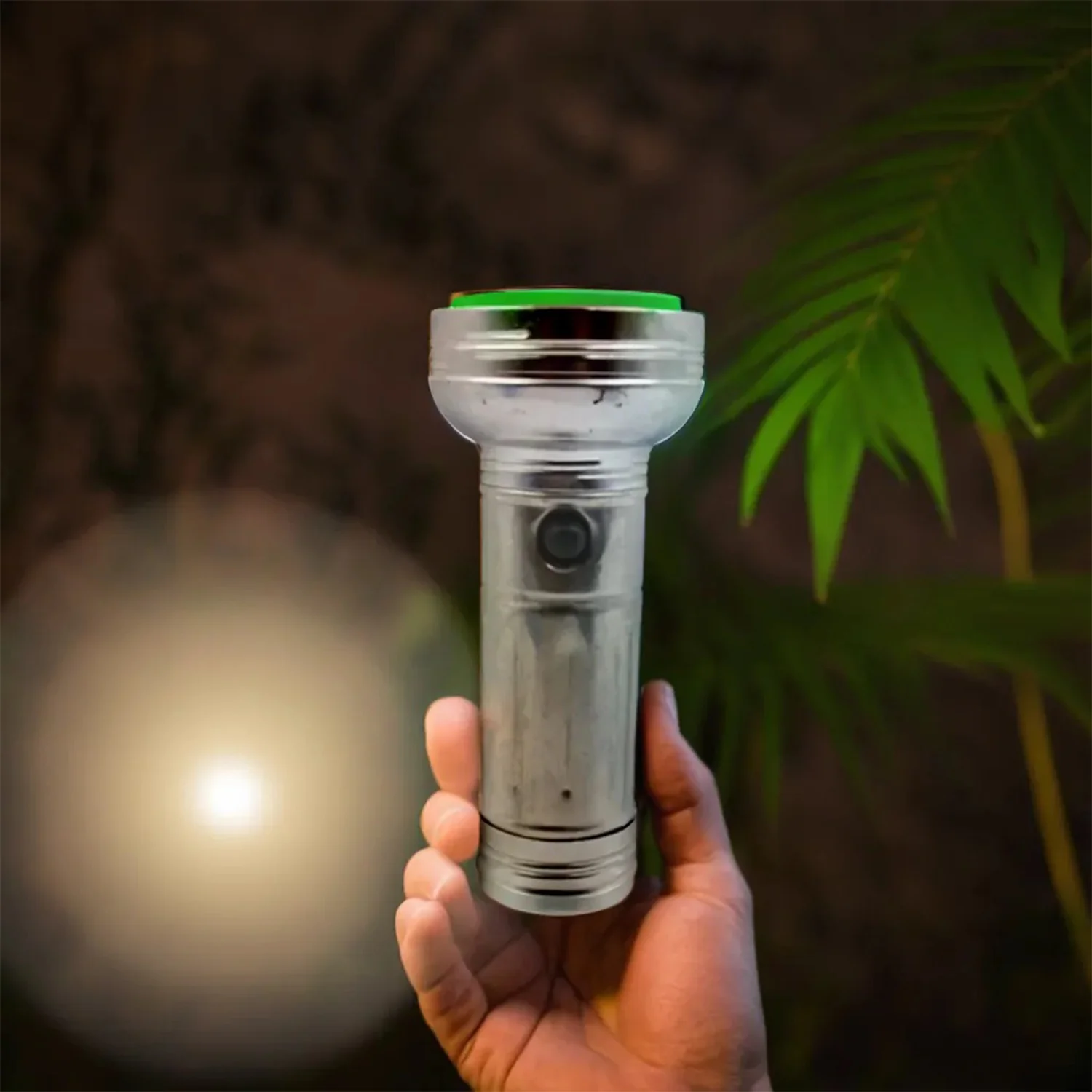 Nostalgic Portable Flashlight – Simple Iron Outdoor Old-Fashioned Torch Light - Image 6