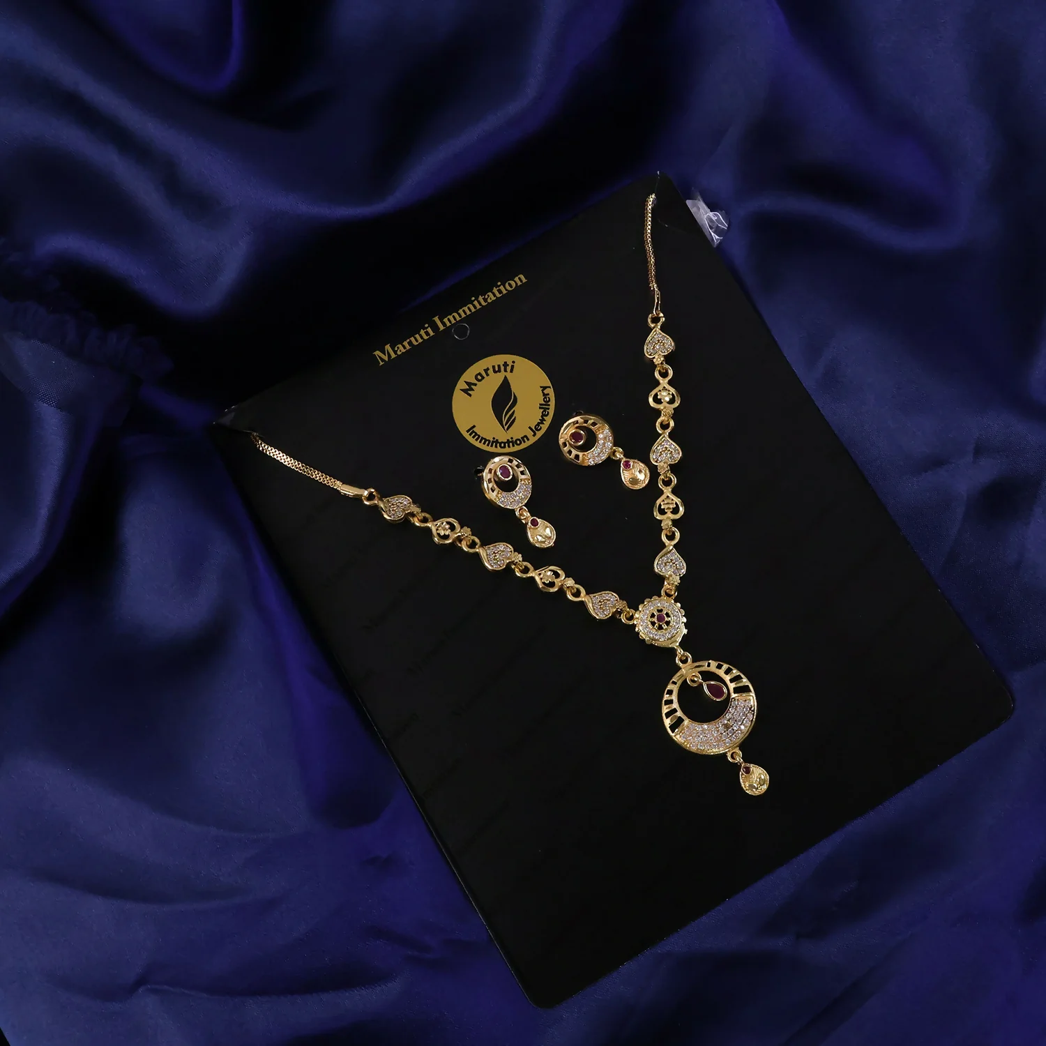 Vintage Royal Inspired Necklace Set with Traditional Statement Design - Image 2