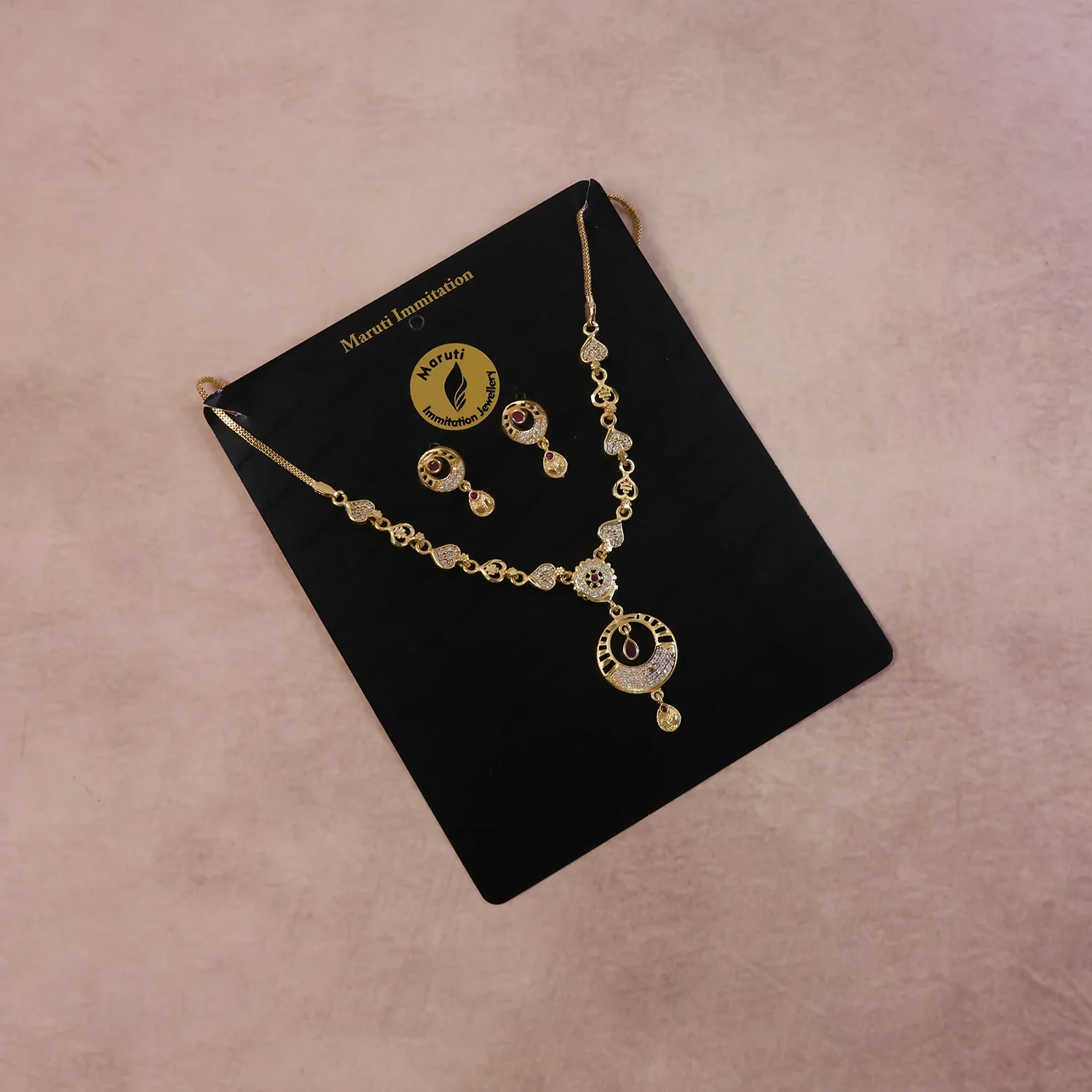 Vintage Royal Inspired Necklace Set with Traditional Statement Design - Image 4