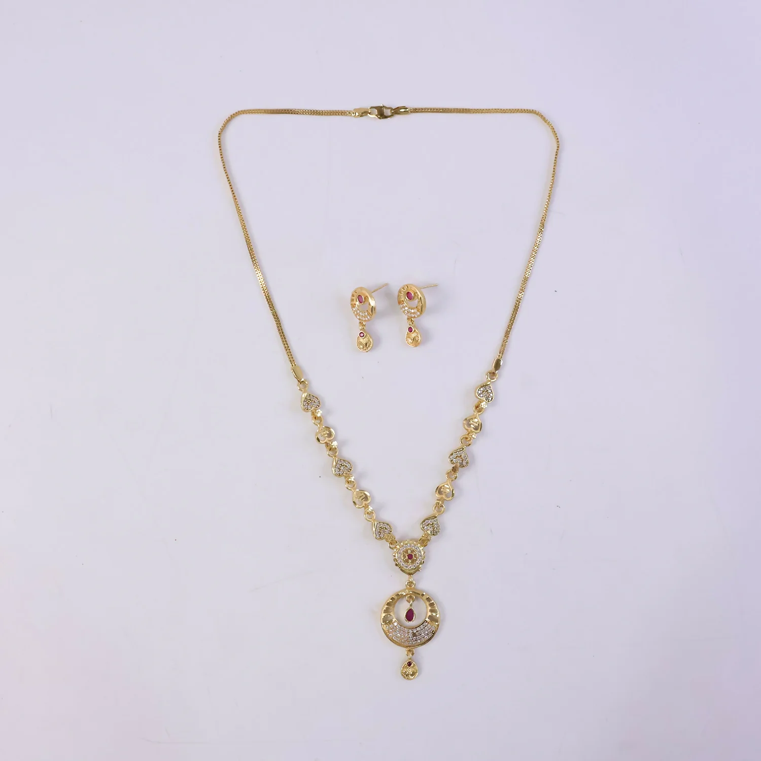 Vintage Royal Inspired Necklace Set with Traditional Statement Design - Image 5