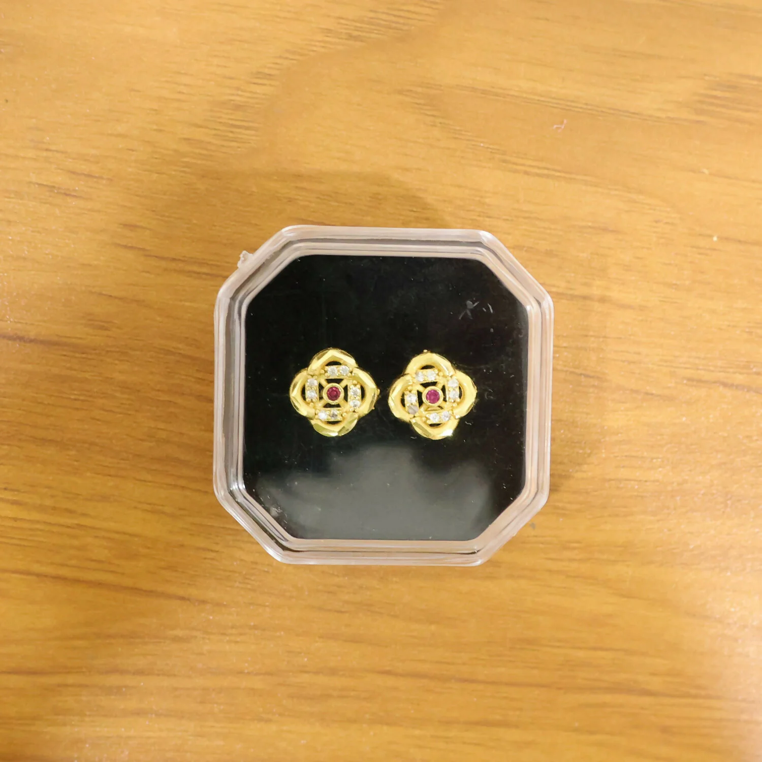 Vintage Style Floral Gold Stud Earrings with Detailed Pattern - Image 6