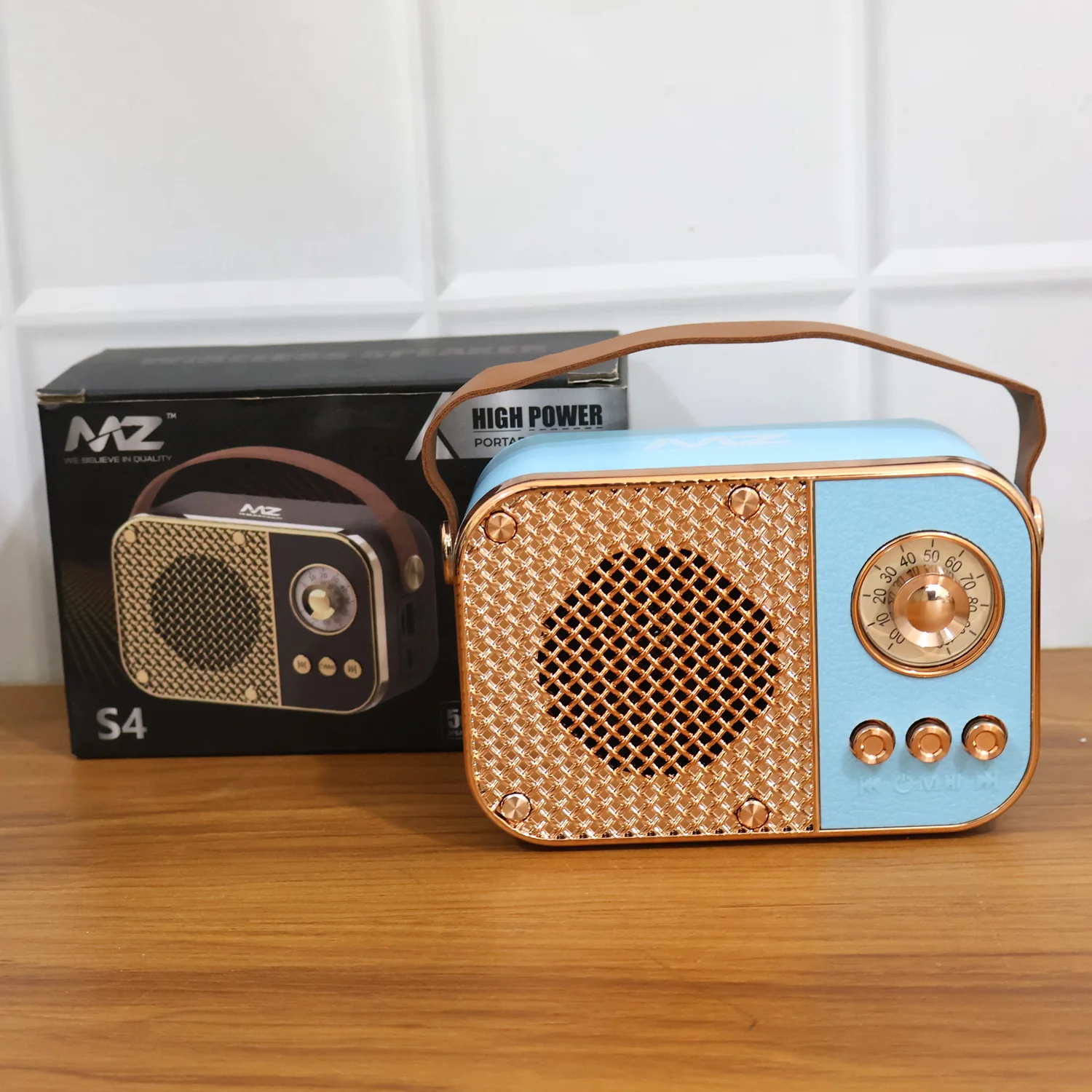 Vintage Style Wireless Portable Speaker with Retro Radio (1 Pc) - Image 9