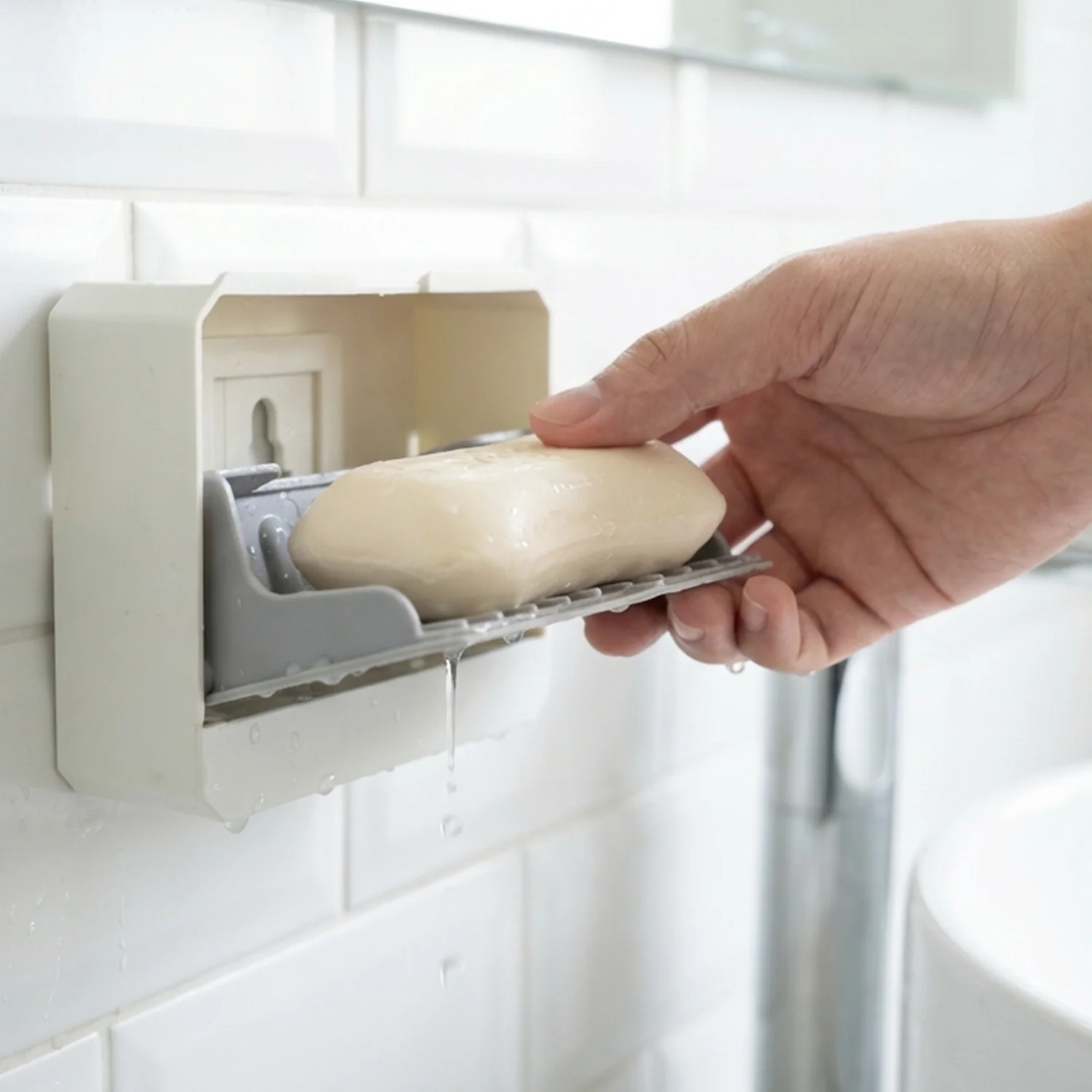 Wall Mounted Self-Draining Soap Holder (1 Pc) - Image 3