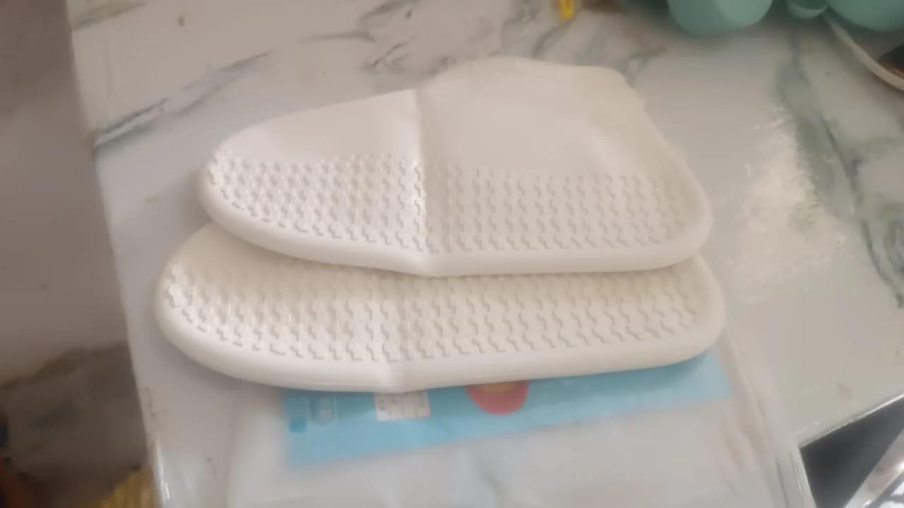 Non-Slip Silicone Waterproof Anti-Skid Reusable Shoe Covers (Small, 1 Pair) - Image 8