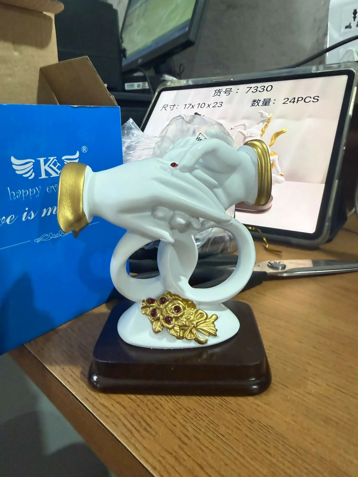 White and Gold Couple Hand Sculpture Showpiece with Ring Design Home Decor - Image 5