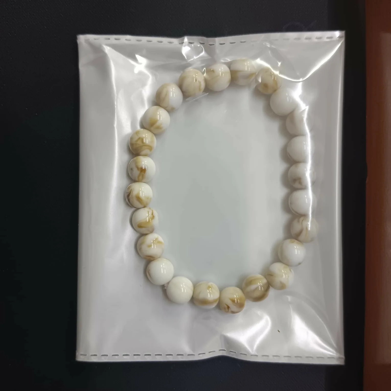 White & Beige Marble Finish Beaded Elastic Bracelet - Image 5