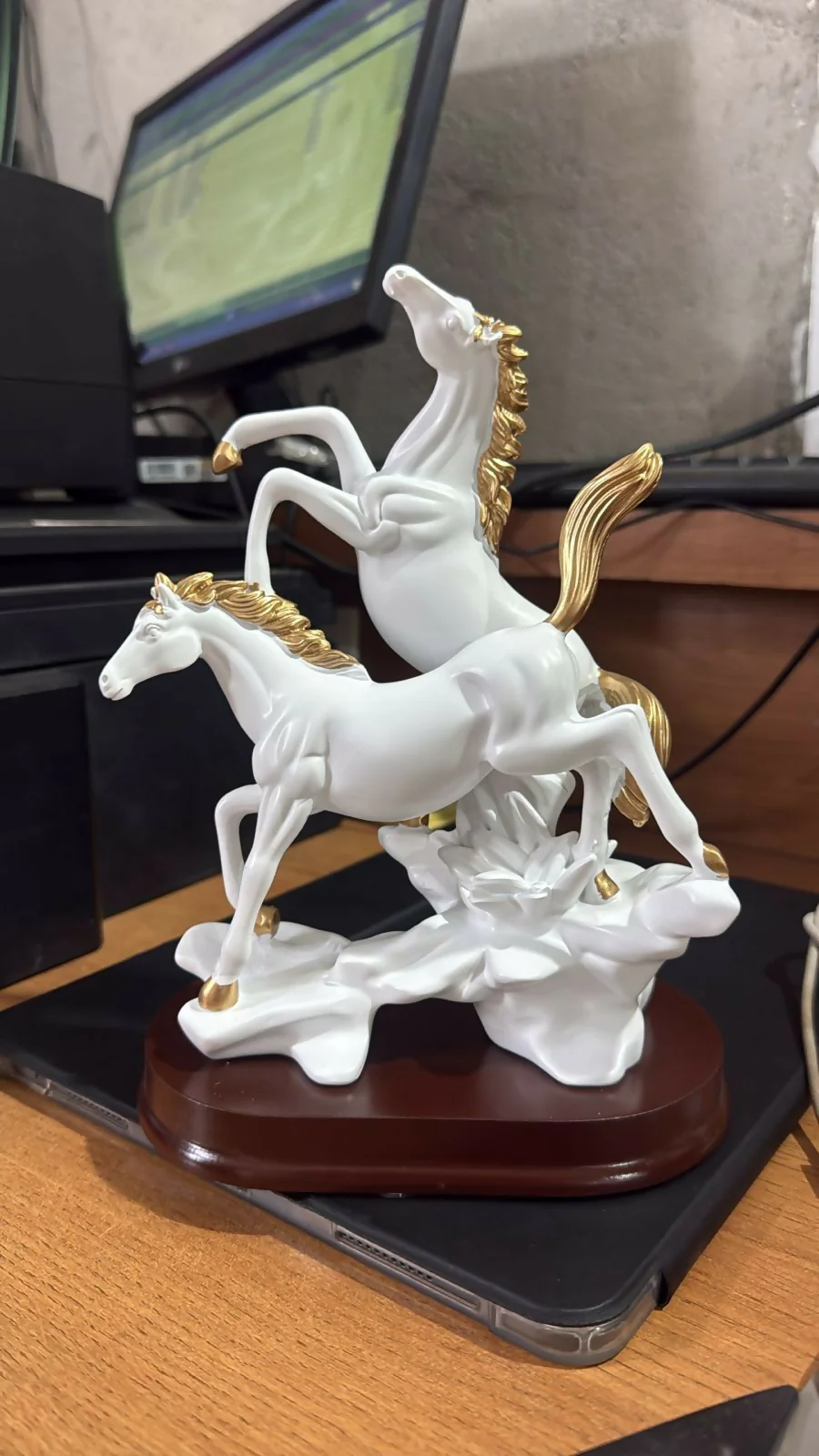 White Gold Horse Statue Showpiece for Home Decor Table Accent - Image 5