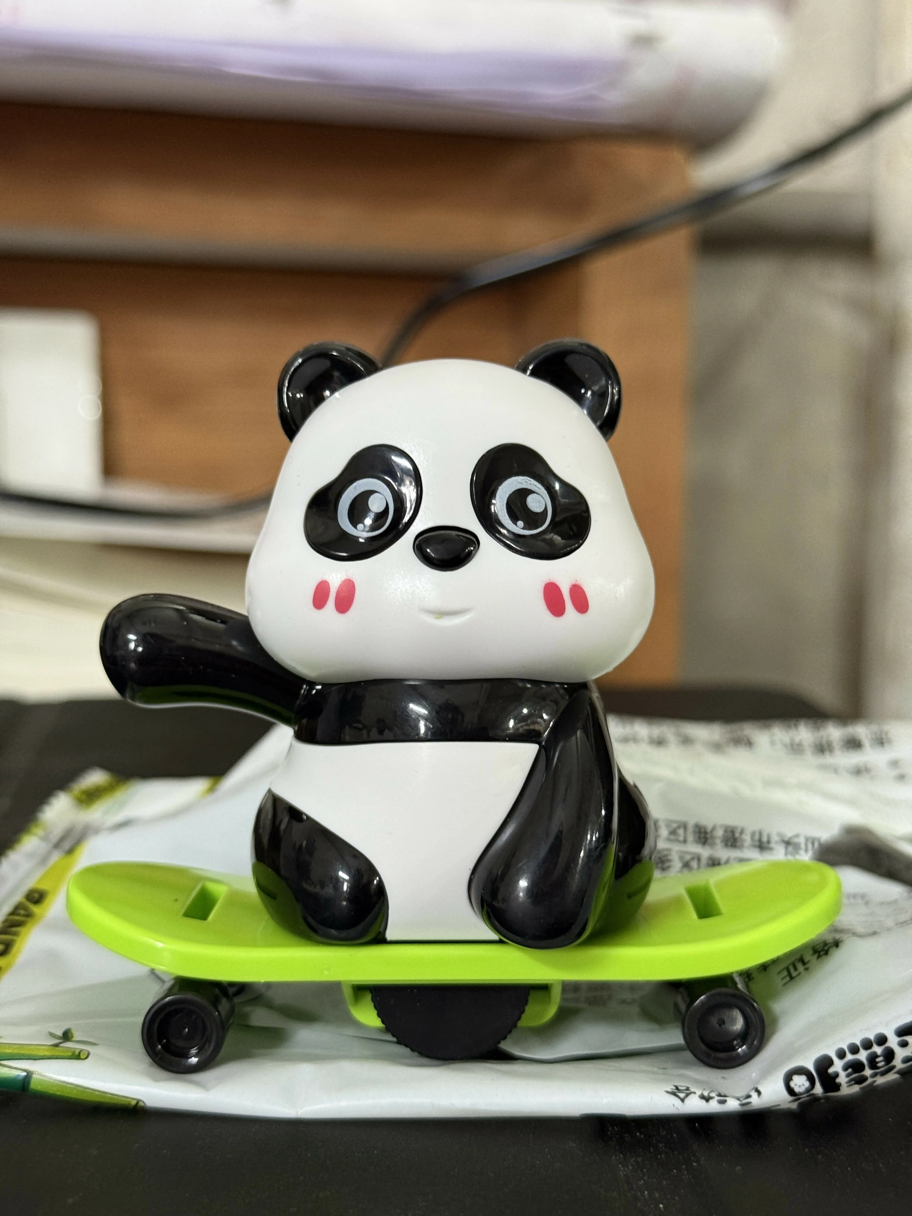 Wind-Up Panda Skateboard Toy for Kids with Moving Wheels - Image 5
