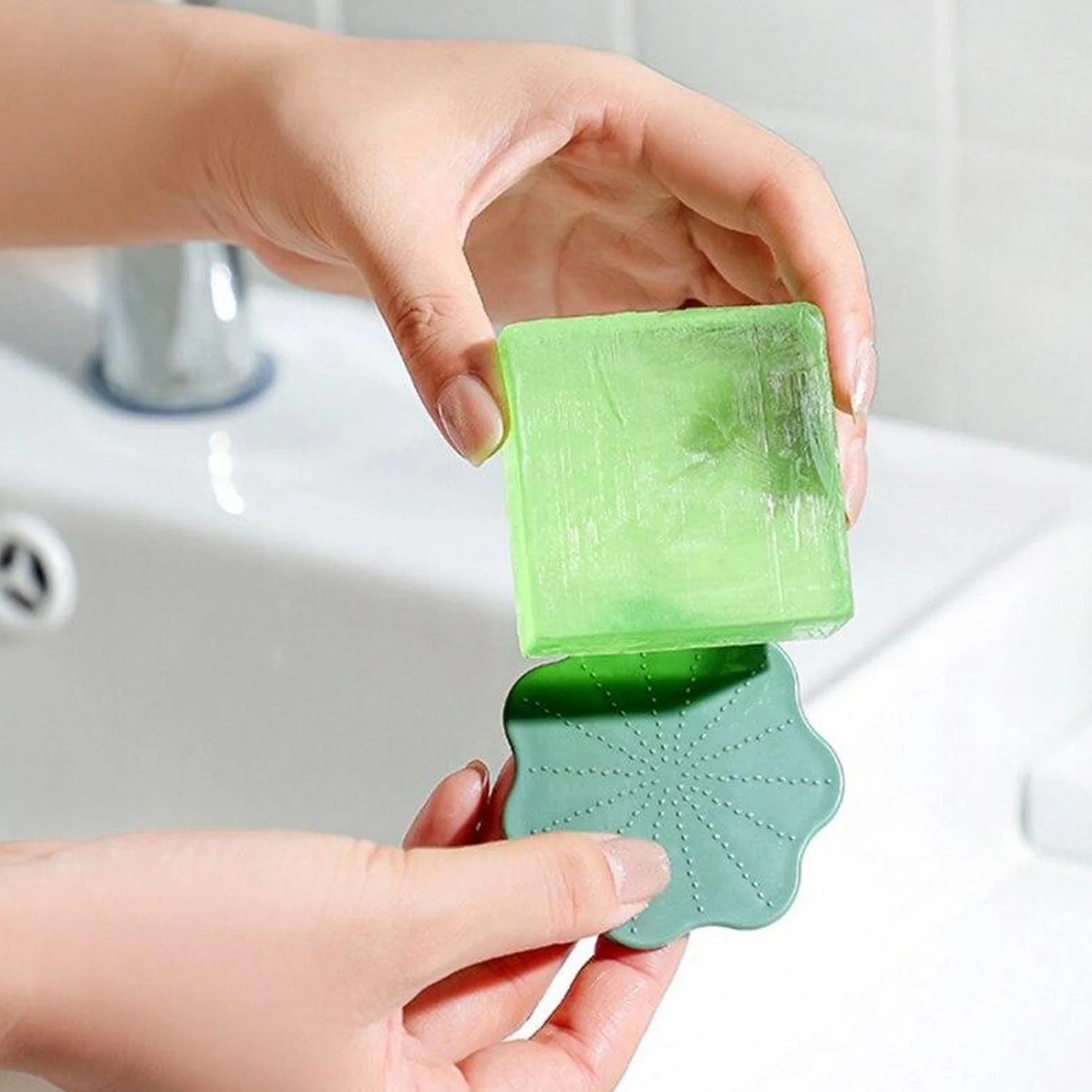 Winter Facial Cleanser Foaming Shaker – Bubble Washing Artifact for Daily Use - Image 5