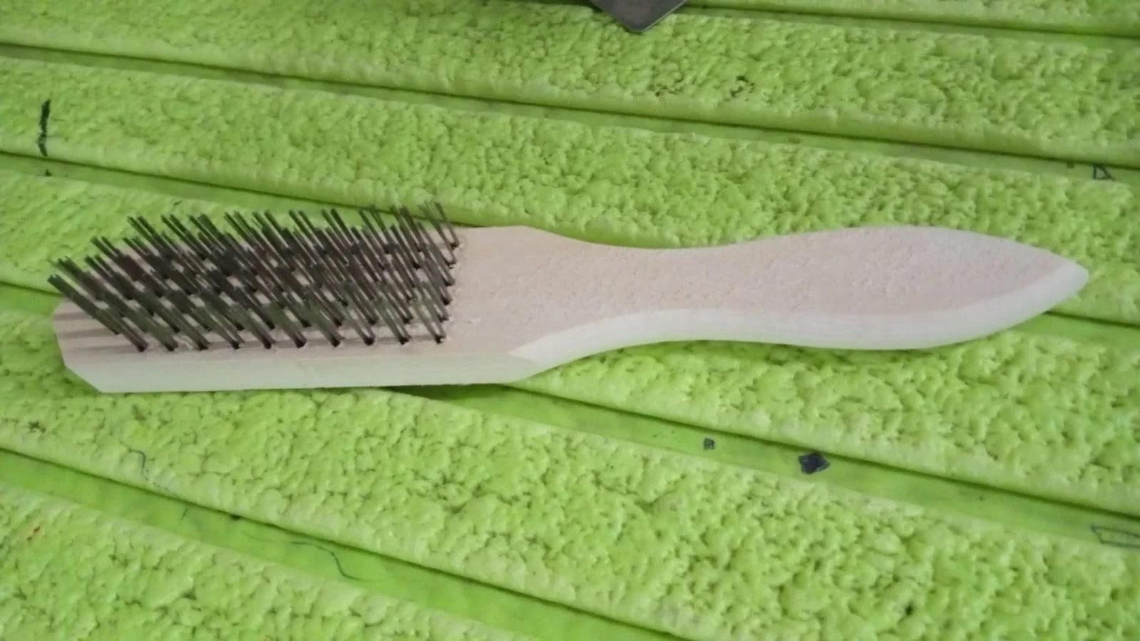 Wooden Handle Steel Wire Brush (1 Pc) - Image 7