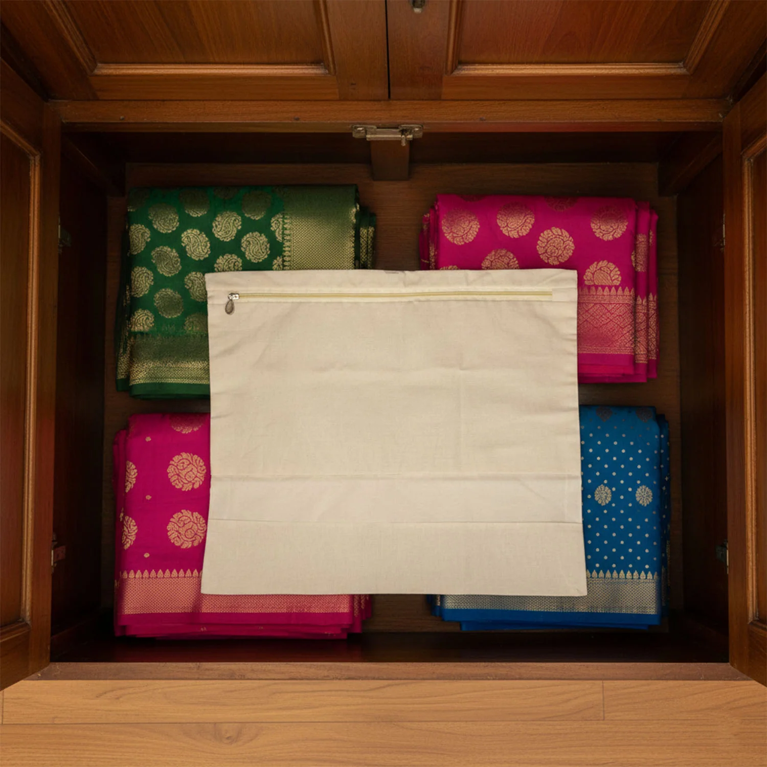Zip Closure Saree Storage Bag (14.5×16.5 Cm, 1 Pc) - Image 3